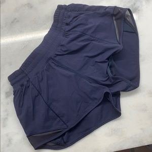 Lululemon Hotty Hot short size 4 2.5”